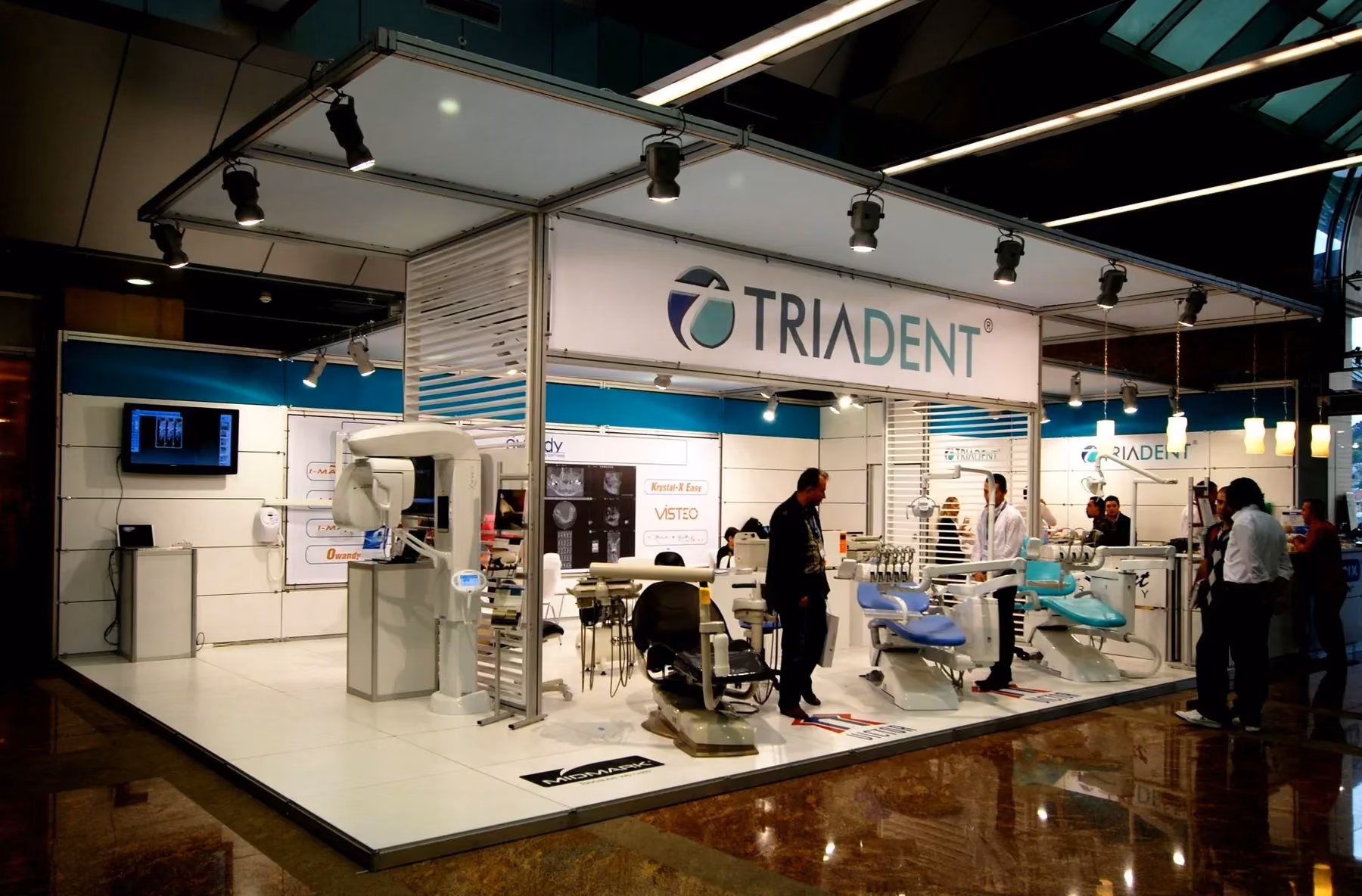 TRİADENT KONGRE STANDI TDB’11 HALİÇ KONGRE