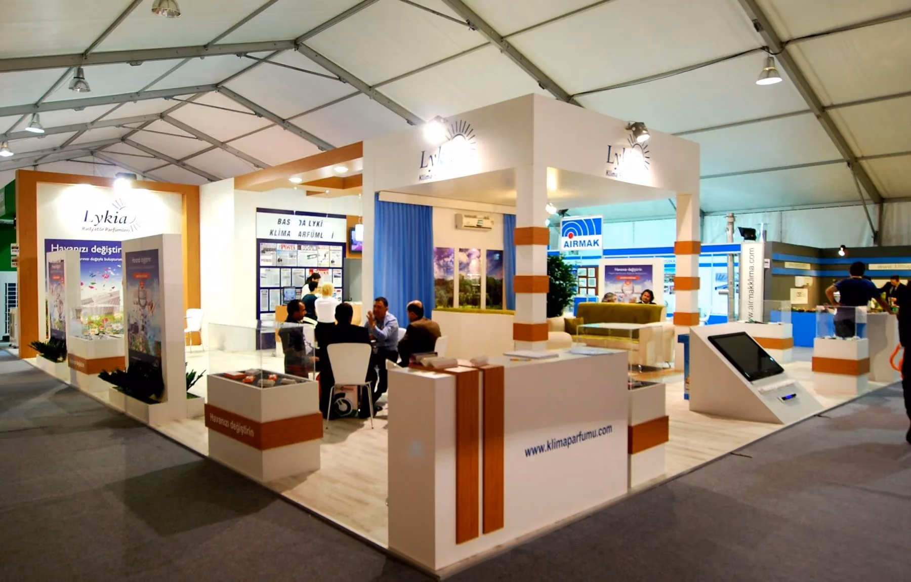lykya-fuar-standi-sodex-maxima-ahsap-fuar-standlari-tasarimi-indesign-mimarlik
