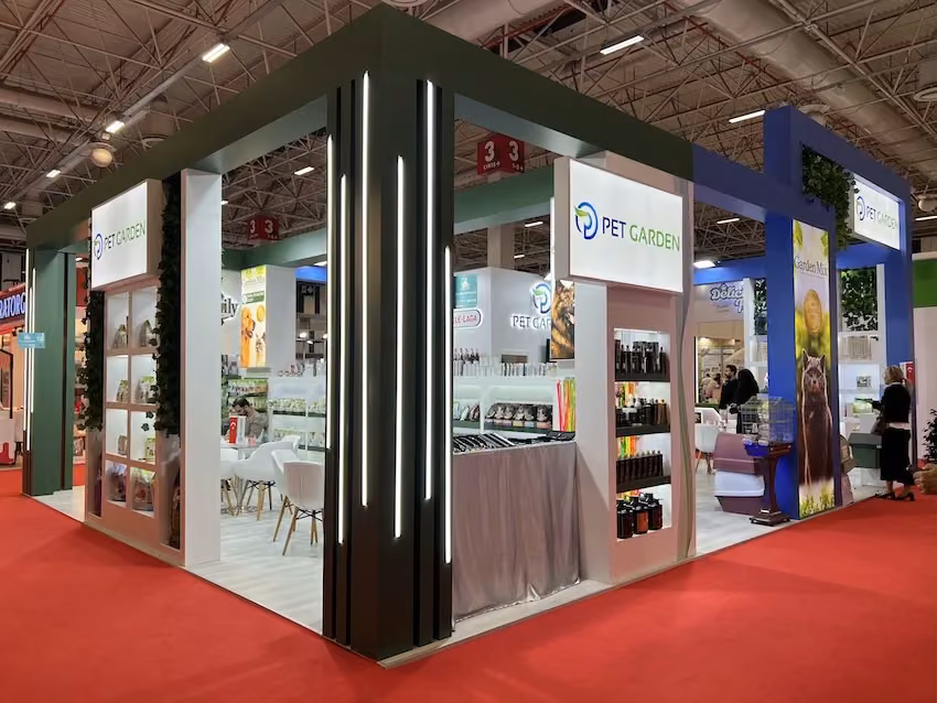 Petzoo’25 ifm İstanbul’da Tasarımın ve Zerafetin Simgesi: Petgarden Ahşap Fuar Standı